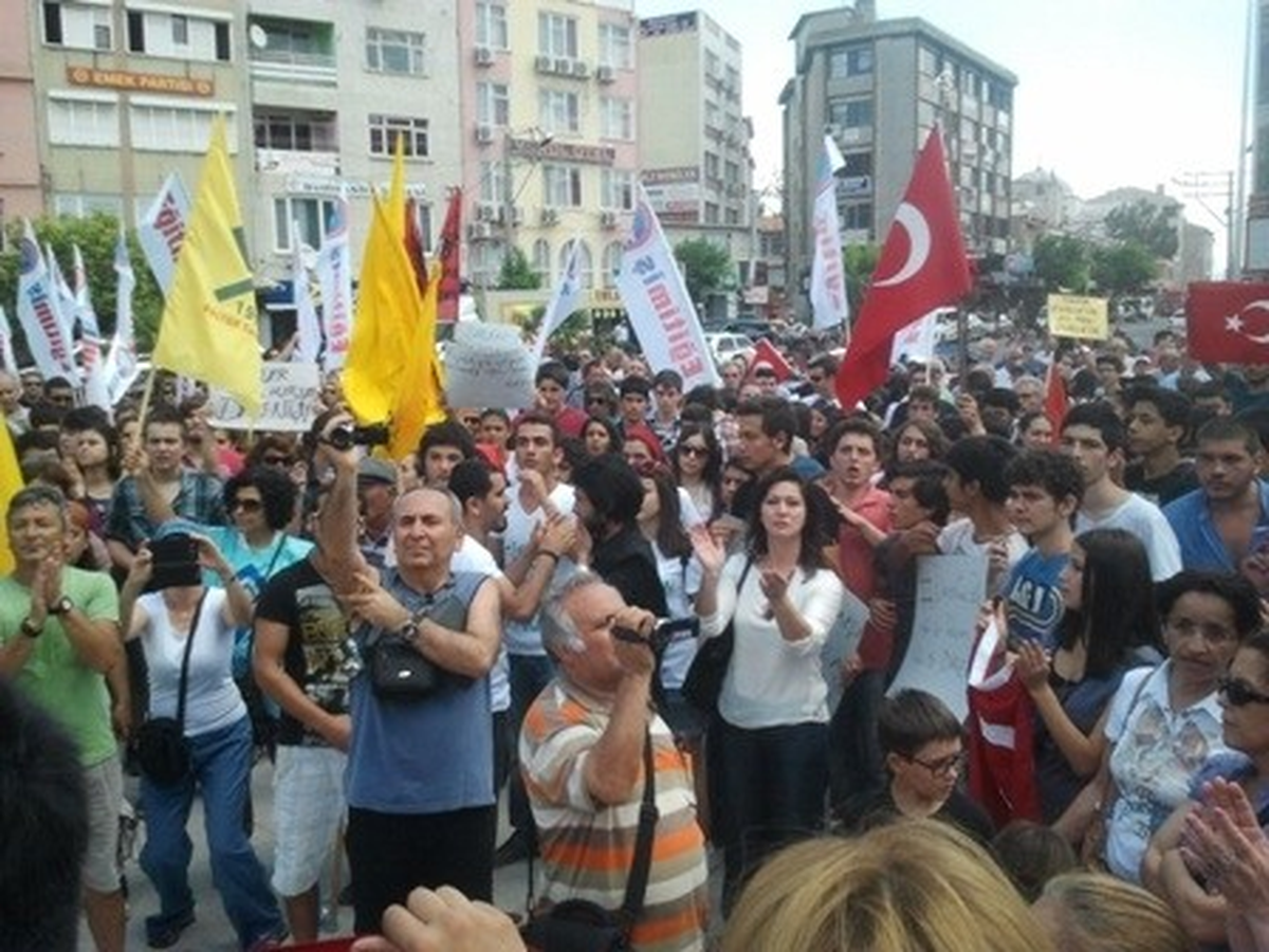 Burhaniye\'de Taksim Gezi Parkı Tepkisi