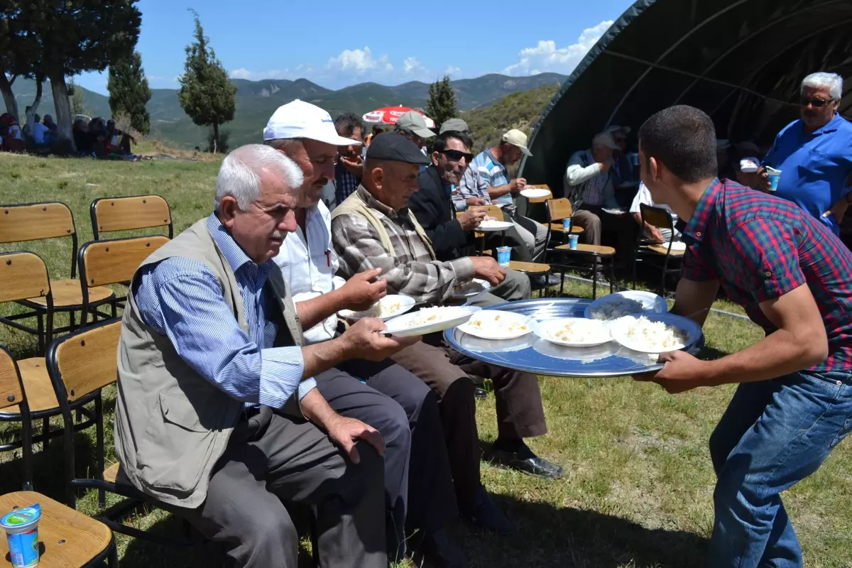 Ecebey Mezarı Başında Anıldı