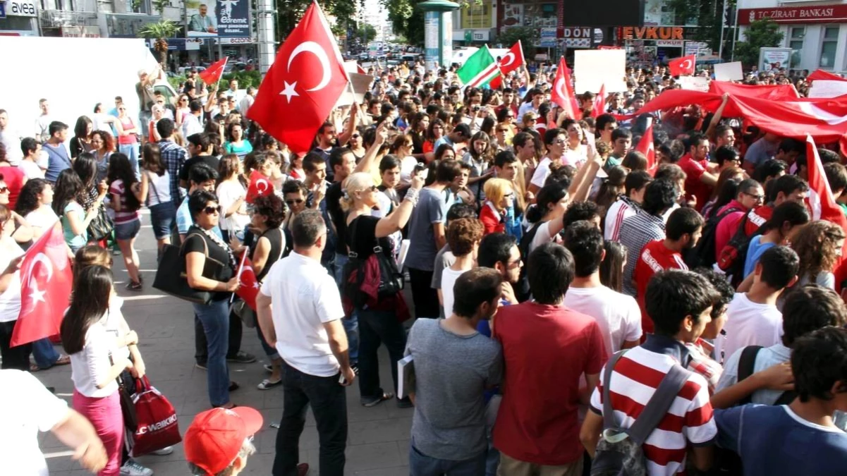Edremit\'te Taksim Gezi Parkı Tepkisi