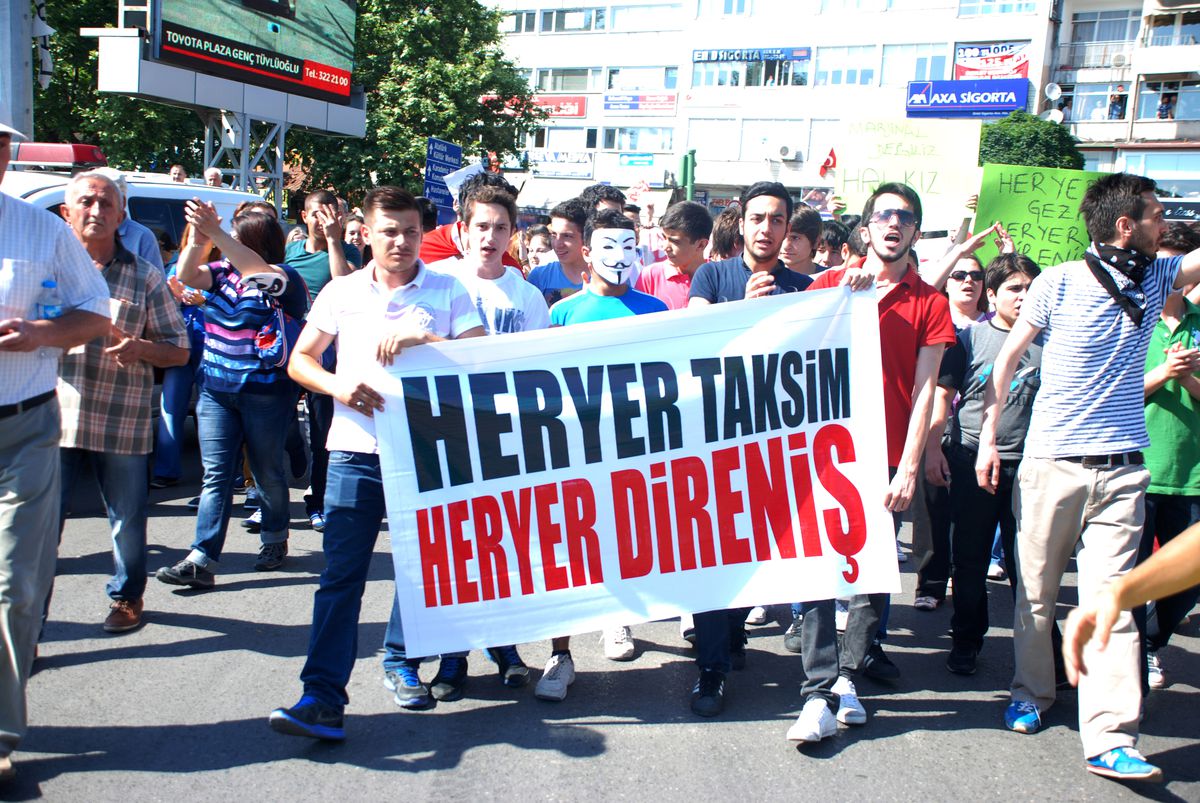 Ereğli\'de Davullu Zurnalı \'Gezi Parkı\' Eylemi