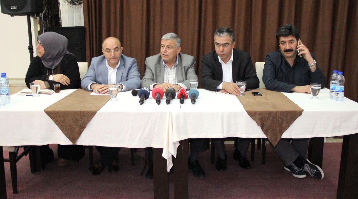 Erzurum\'da Akil İnsanların Toplantısı Öncesinde Arbede