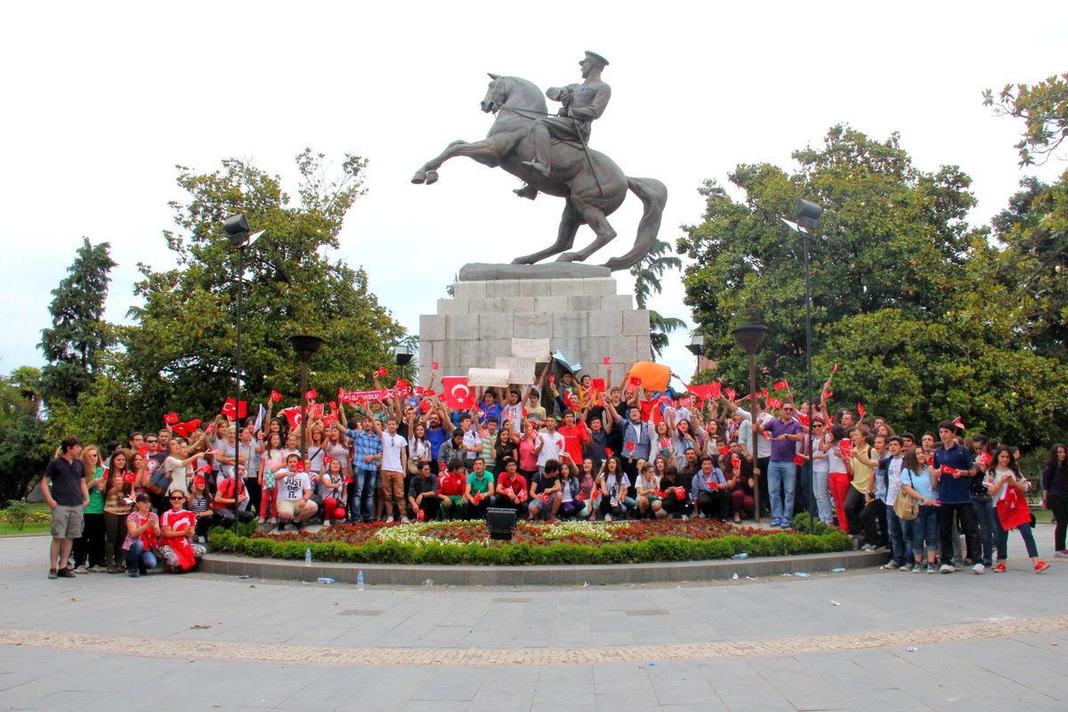 Gençlerden Gezi Parkı Eylemlerine Destek