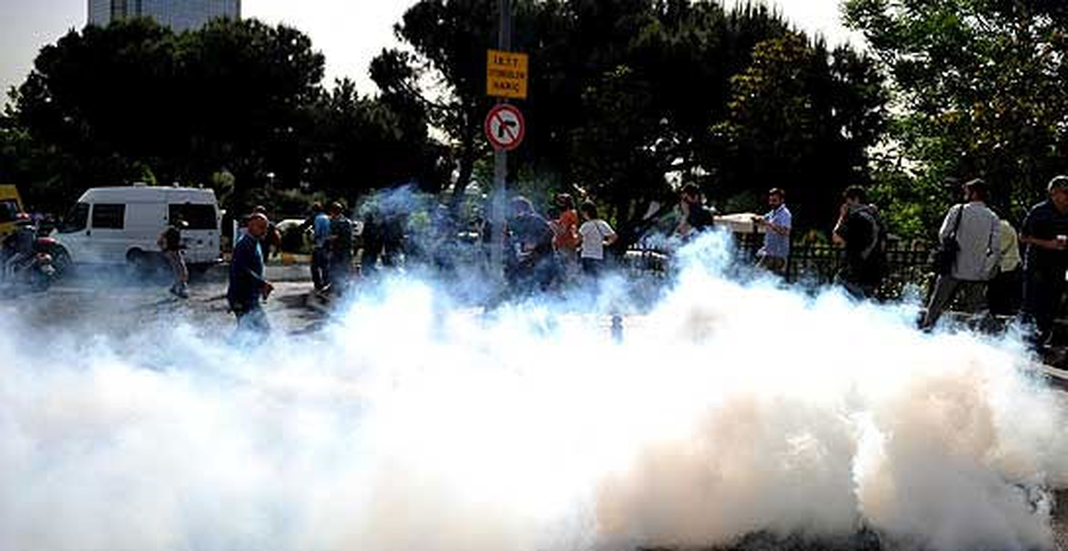Gezi Parkı\'nda Korkutan Yangın