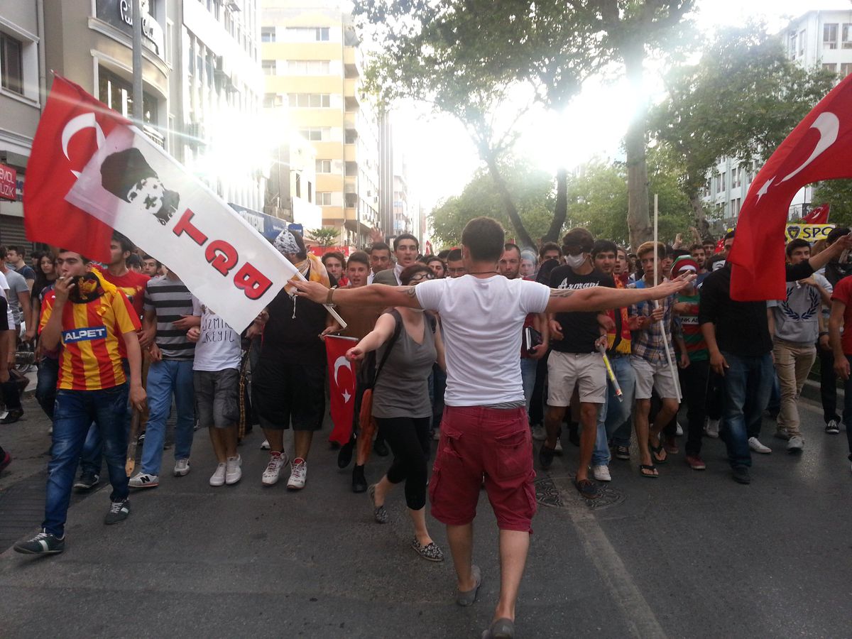 İzmir\'de \'Gezi Parkı\' Gerginliği
