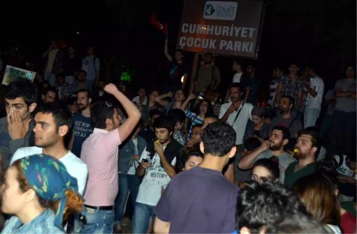 İzmit\'ten Gezi Parkı Protestosuna 500 Kişilik Destek