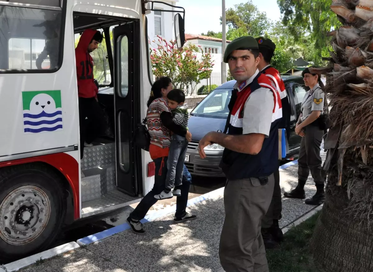 Kaçakları Yunanistan Diye Foça\'ya Bıraktılar