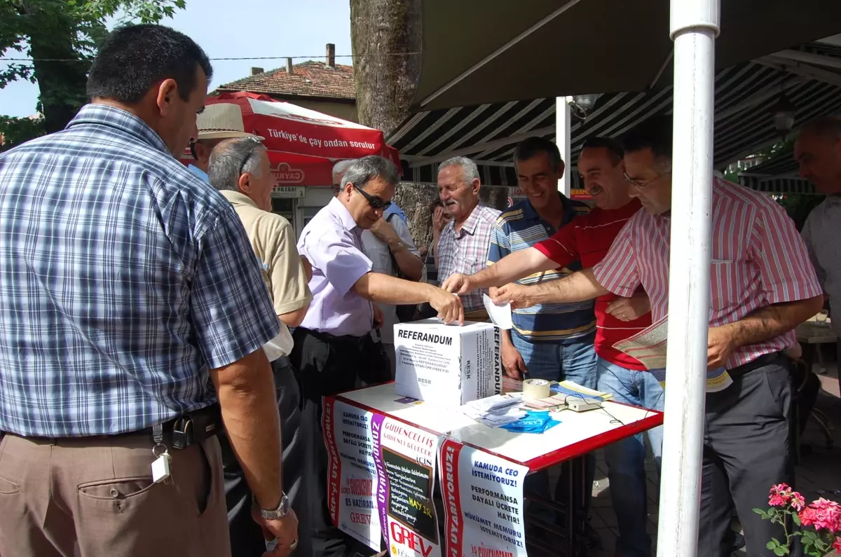 Kesk Çaycuma\'da Referandum Sandığı Kurdu