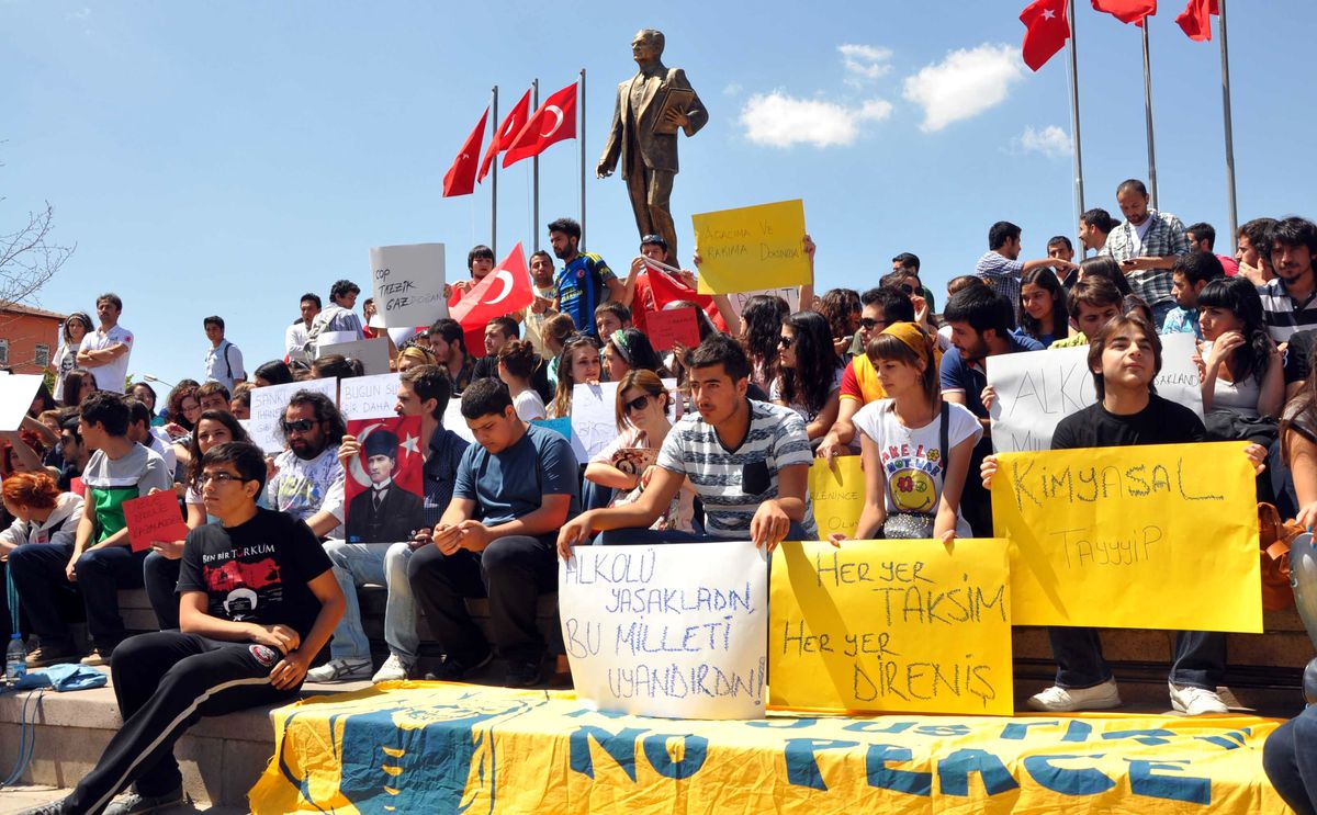 Kırıkkale\'de \'Taksim Gezi Parkı\' Protestosu