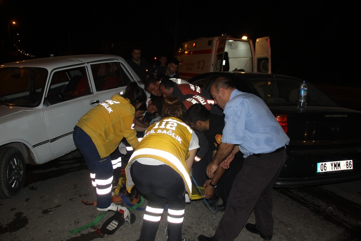 Kırmızı Işık Kazası: 3 Yaralı