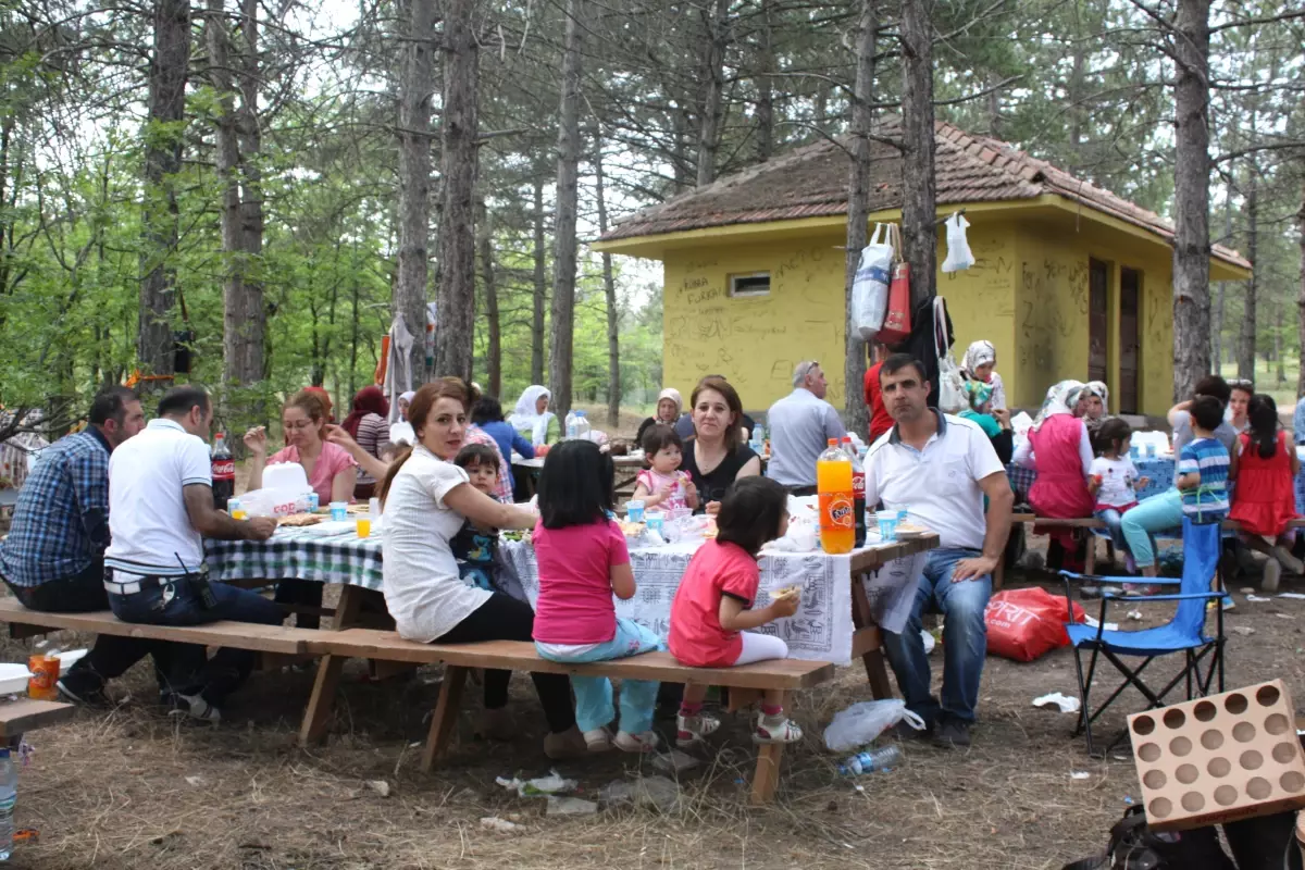 Minikler Güneşli Havanın Keyfini Çıkardı