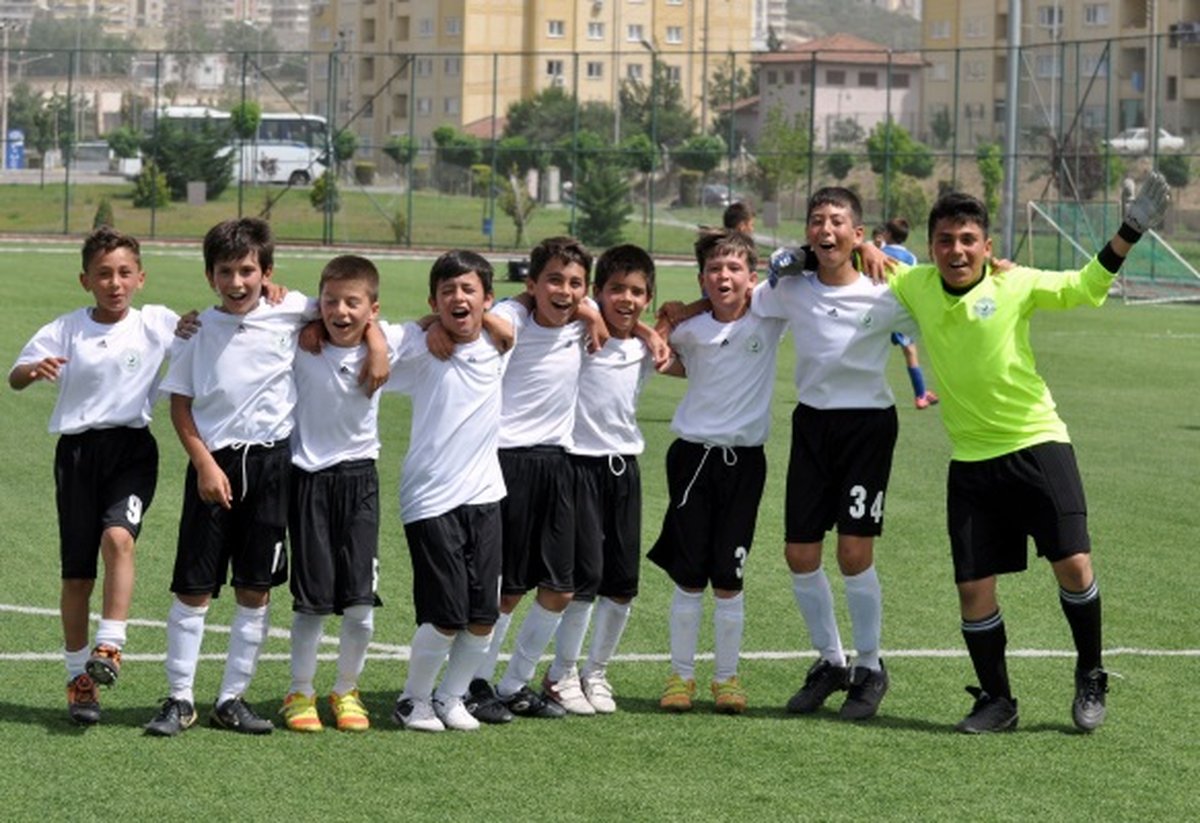 Miniminikler Futbol Şöleni'nde Heyecan Sürüyor