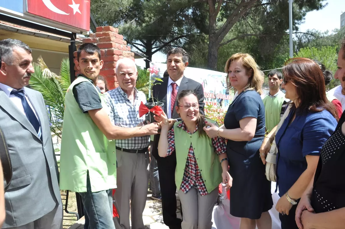 Özel Ellerde Yetişen Özel Güller, Somalıların Beğenisine Sunuldu