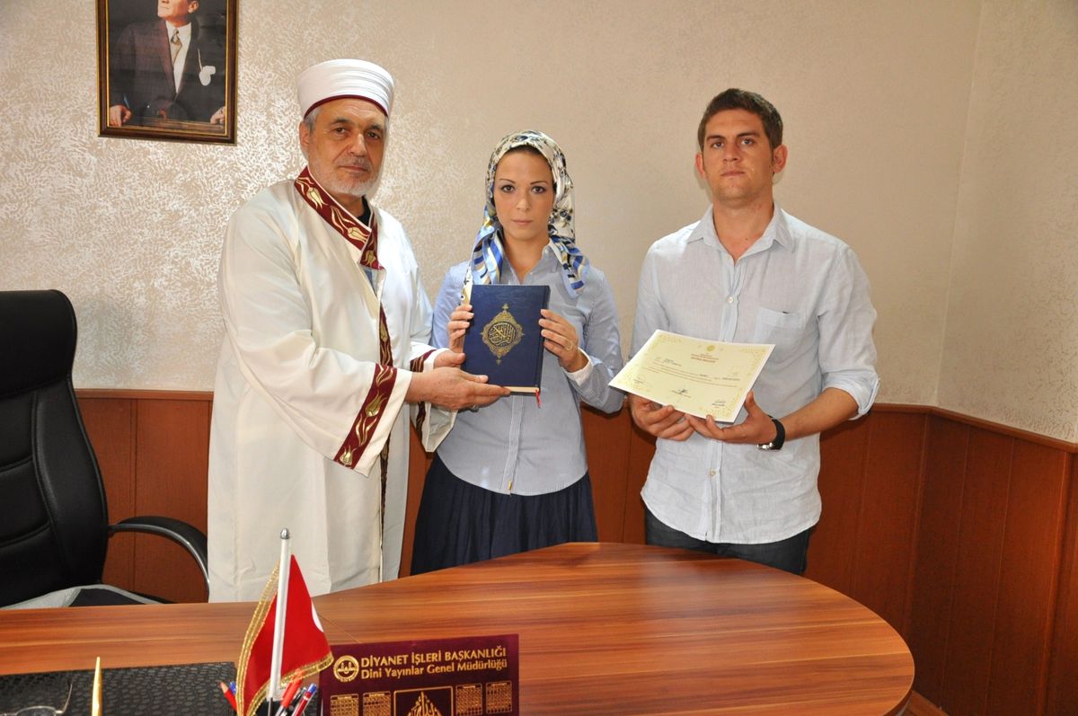 Sevdiği Genç İçin Müslüman Oldu