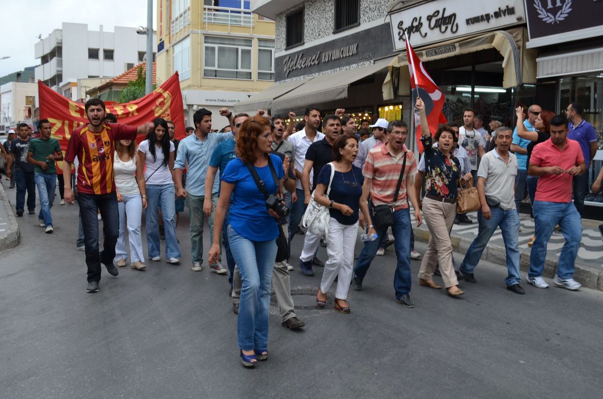 Söke\'de Yüzlerce İnsan Sokağa Döküldü