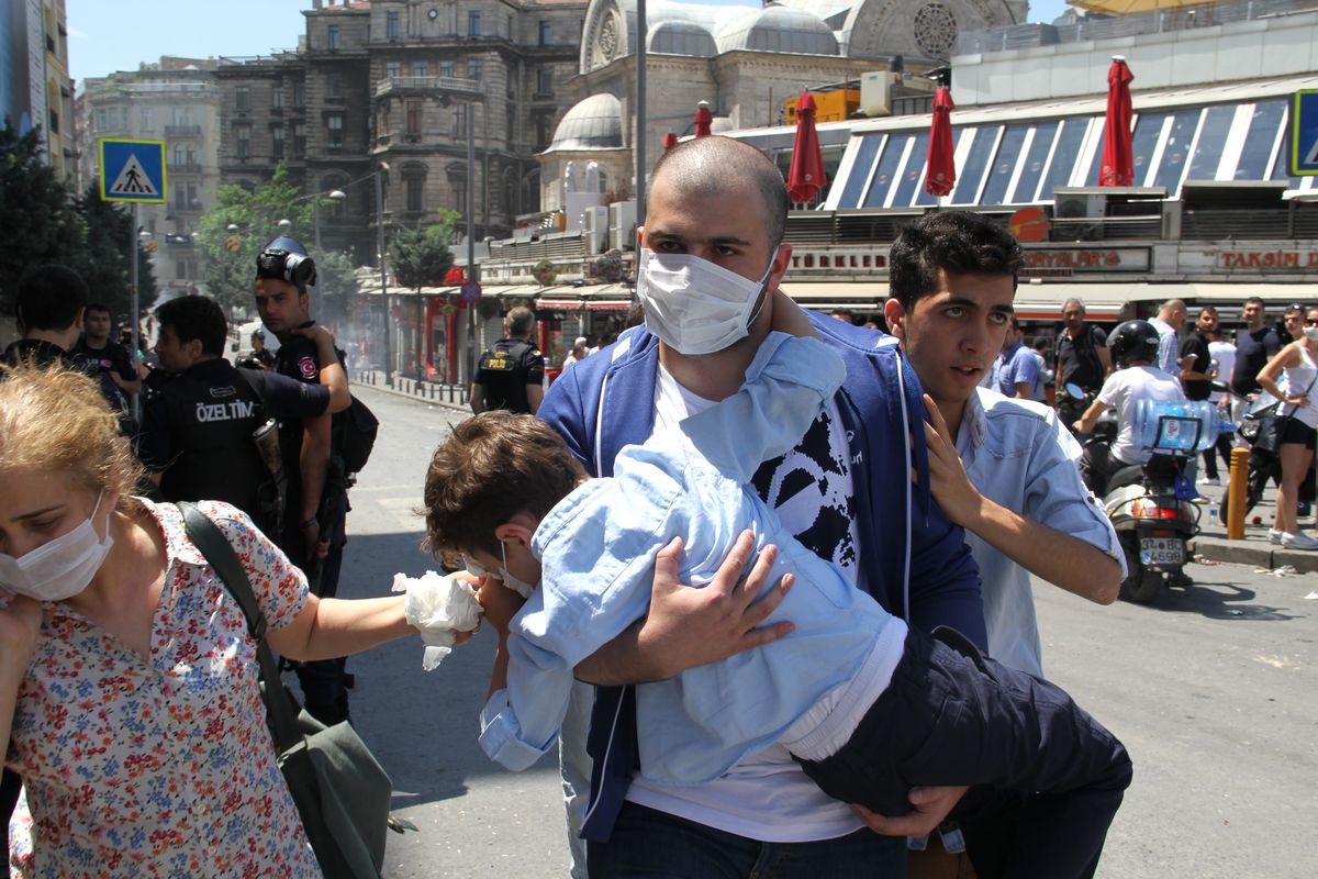Taksim\'de Gazdan Etkilenen Bir Çocuk Hastaneye Kaldırıldı