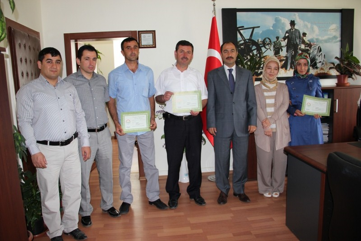 Tarımsal Yayım ve Danışmanlık Yetki Belgesi Sahiplerine Sertifikaları Verildi