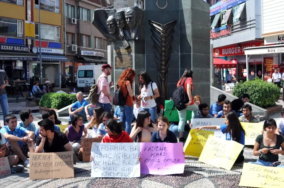 Yalova\'da Taksim Olayları Protesto Ediliyor