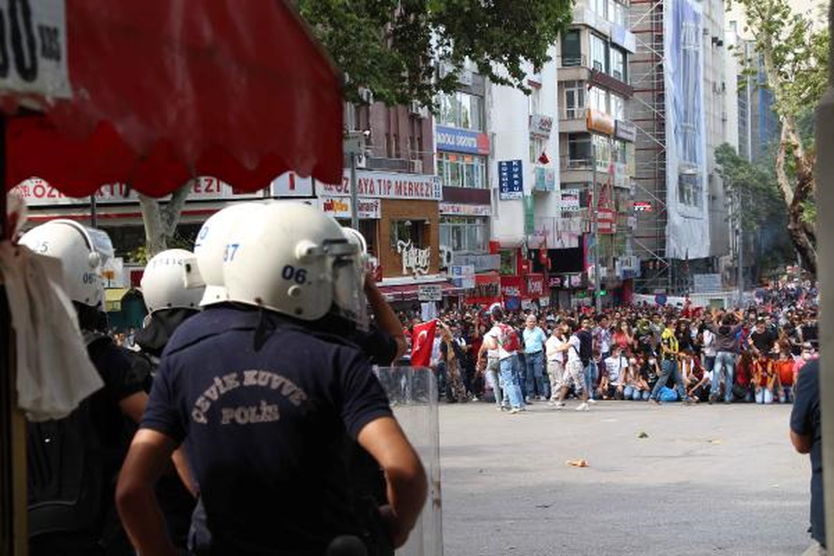Ankara\'da Eyleme İstiklal Marşı Molası