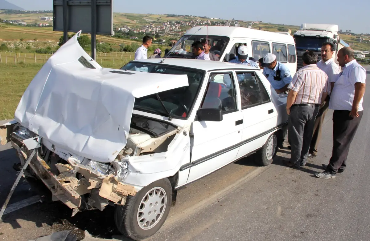 Düğün Dönüşü Kaza: 4 Yaralı