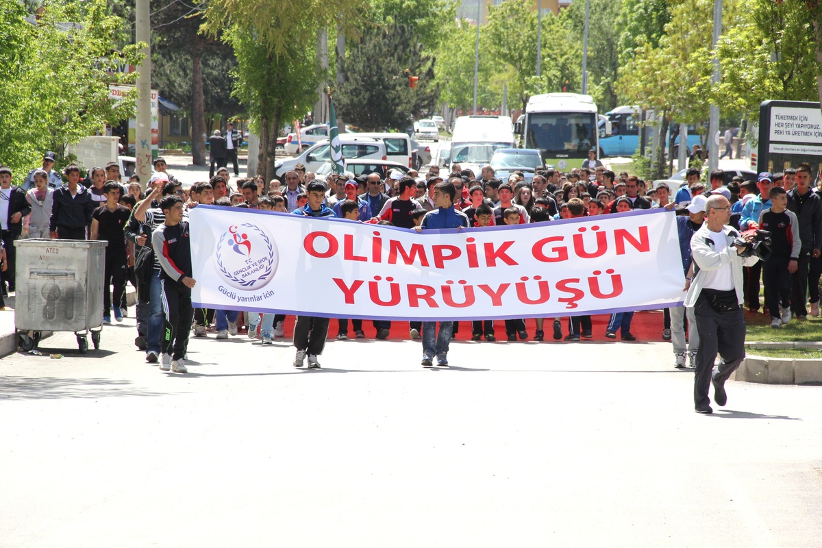 Erzurum\'da Olimpik Gün Yürüyüşü Düzenlendi