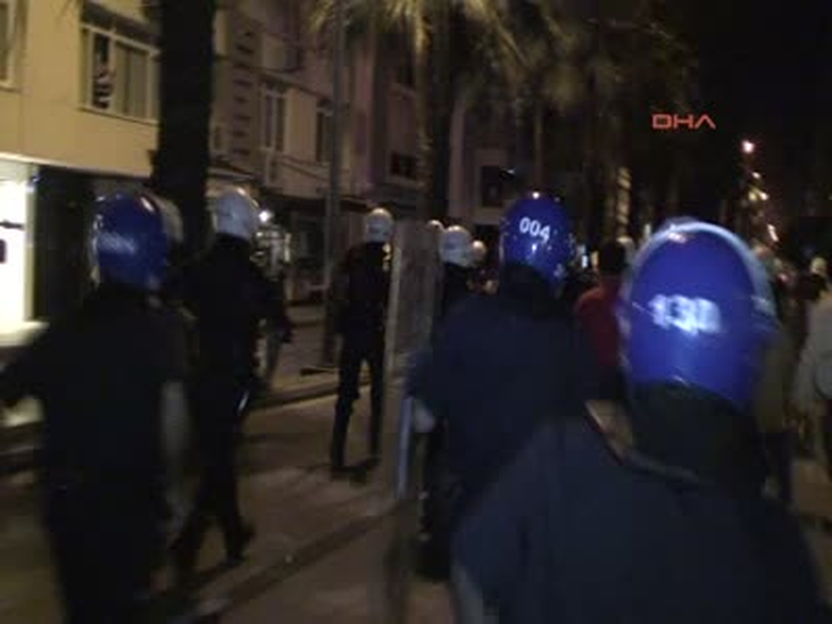 İzmir 1 İki Günde Gözaltı Sayısı 250\'yi Buldu "İzmir\'de Cadde ve Sokaklar Yangın Yeri" Haberine Ek