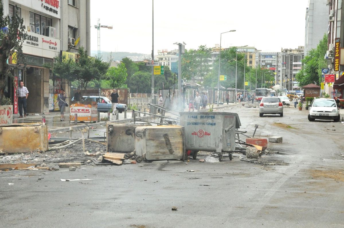 İzmir Olayların Ardından Savaş Alanına Döndü