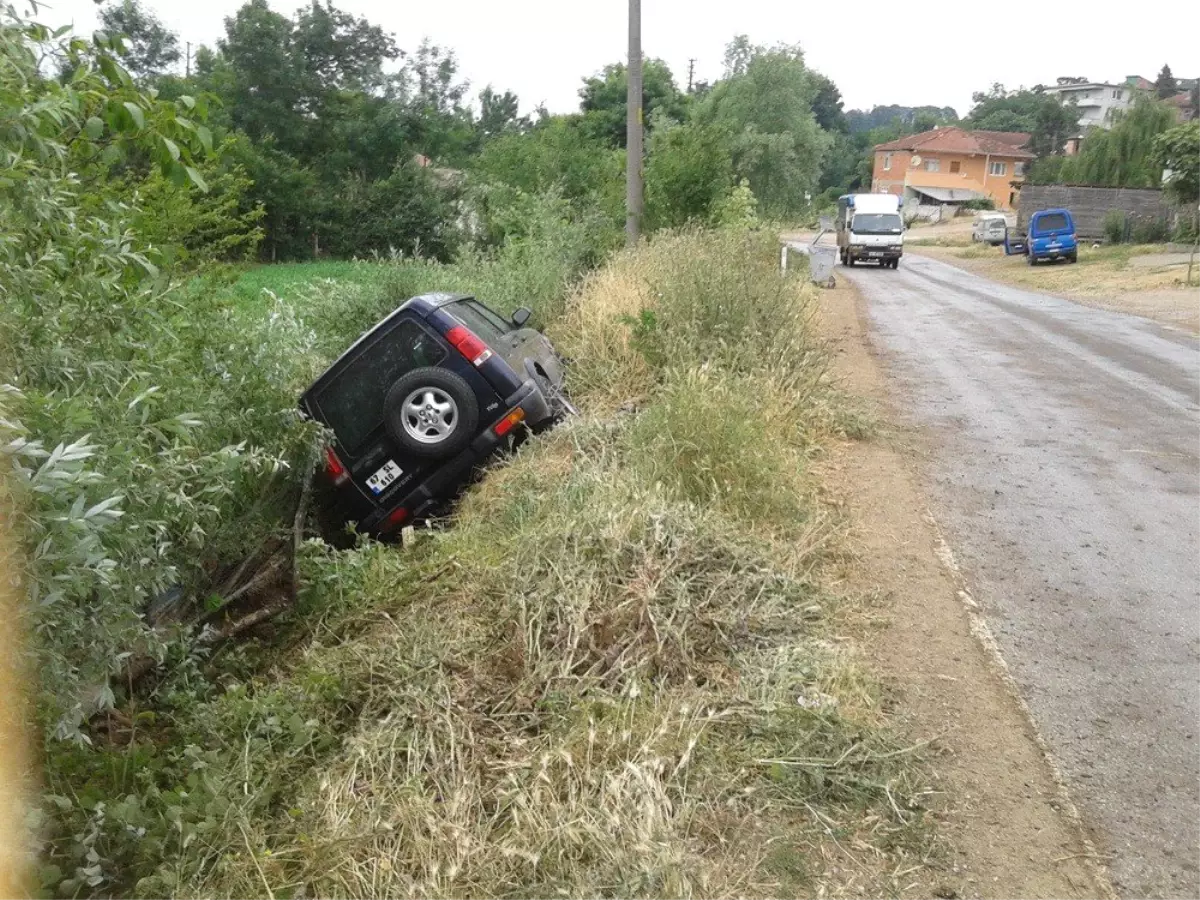 Kaynarca\'da Trafik Kazası: 2 Yaralı