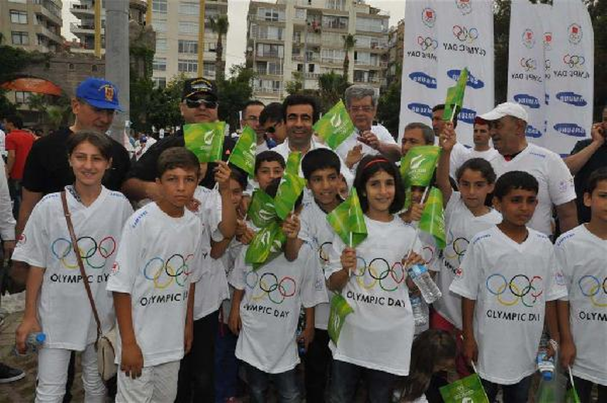 Mersin\'de Olimpik Gün Koşusu Heyecanı