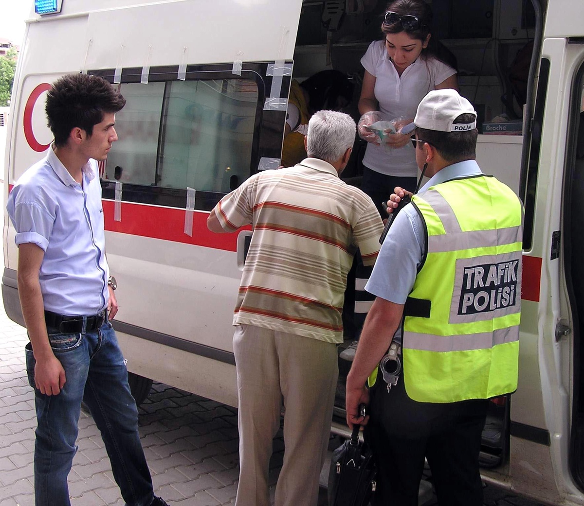 Otomobilin Kapısının Çarptığı Kadın Yaralandı