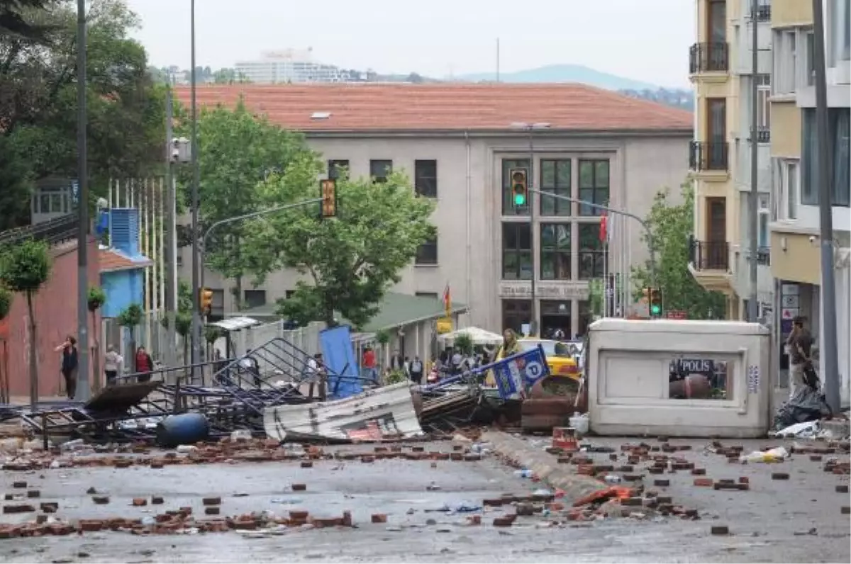 Taksim ve Çevresinden Savaş Alanını Andıran Görüntüler