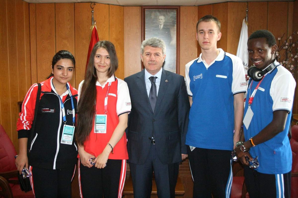 Türkçe Olimpiyatları Öğrencilerinden Gürsal\'a Ziyaret