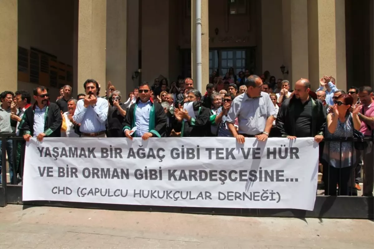 Adana\'da Hukukçuların Protesto Yürüyüşü