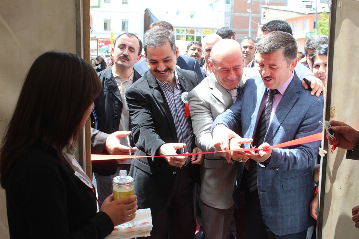 Ağrı Anadolu Lisesi\'nde Resim Sergisi Açıldı