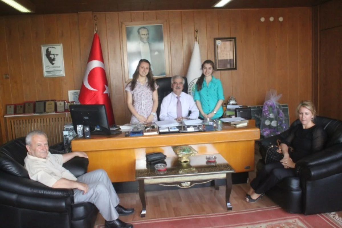 Öğrencilerden Başkan Özcan\'a Teşekkür Ziyareti