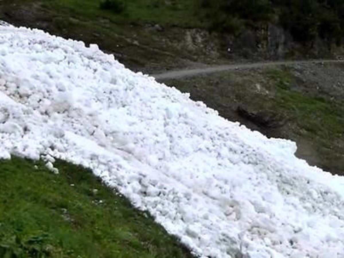 Kar Nehri Görenleri Hayrete Düşürüyor