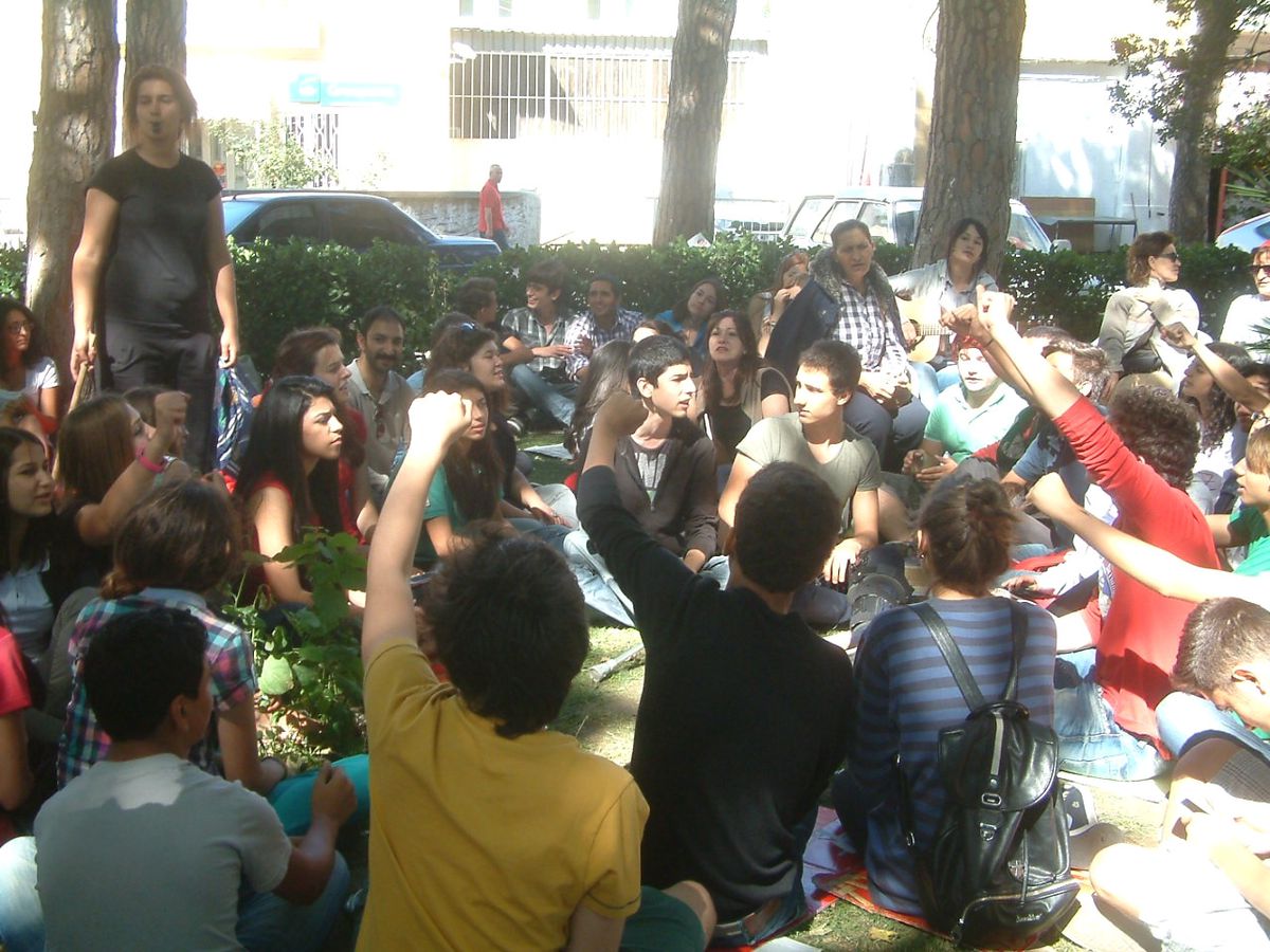 Burhaniye\'de Gezi Parkı Eylemi Dün de Devam Etti
