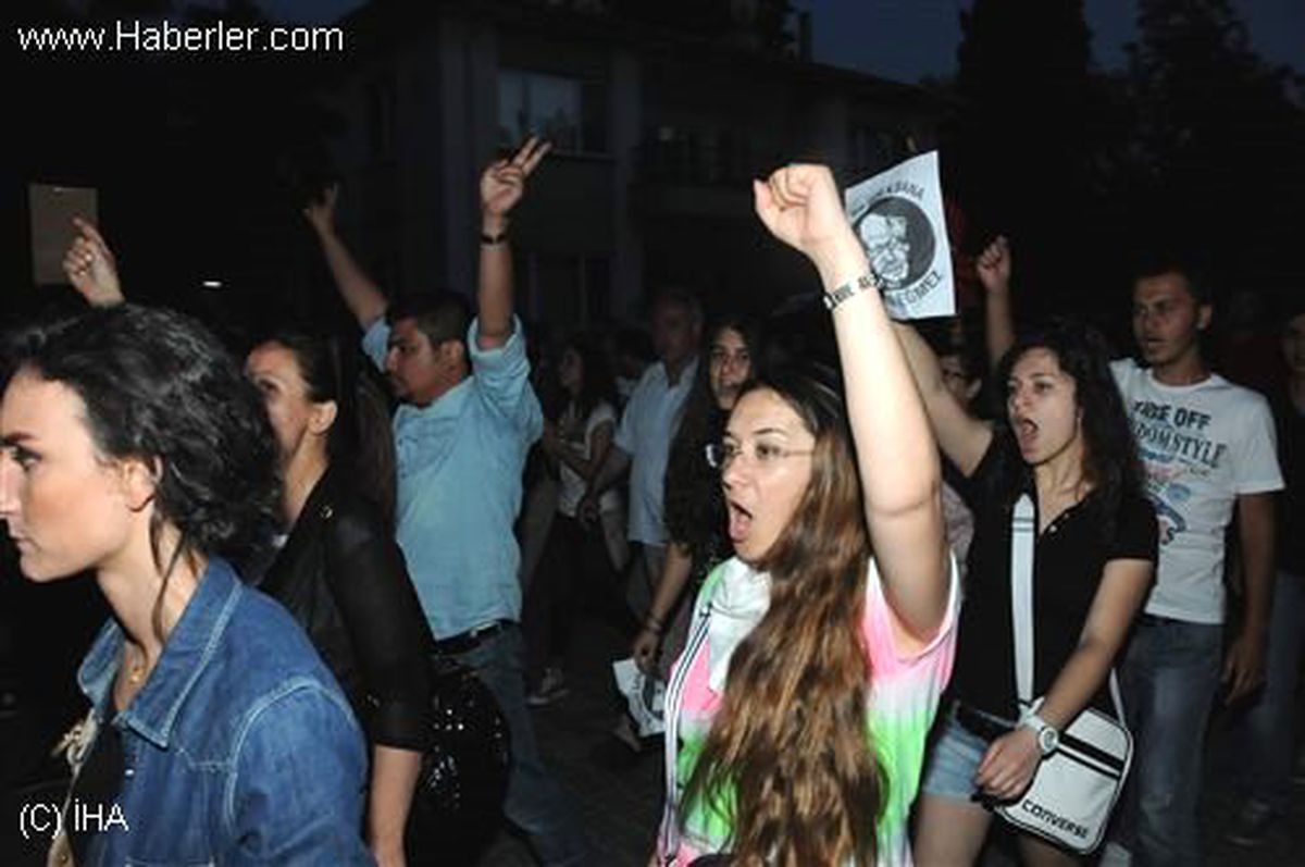 Çanakkale\'de Taksim\'e Destek Yürüyüşü