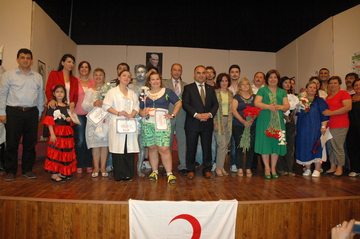 "Deli Bayramı" Oyunu Urla\'da Sahnelendi