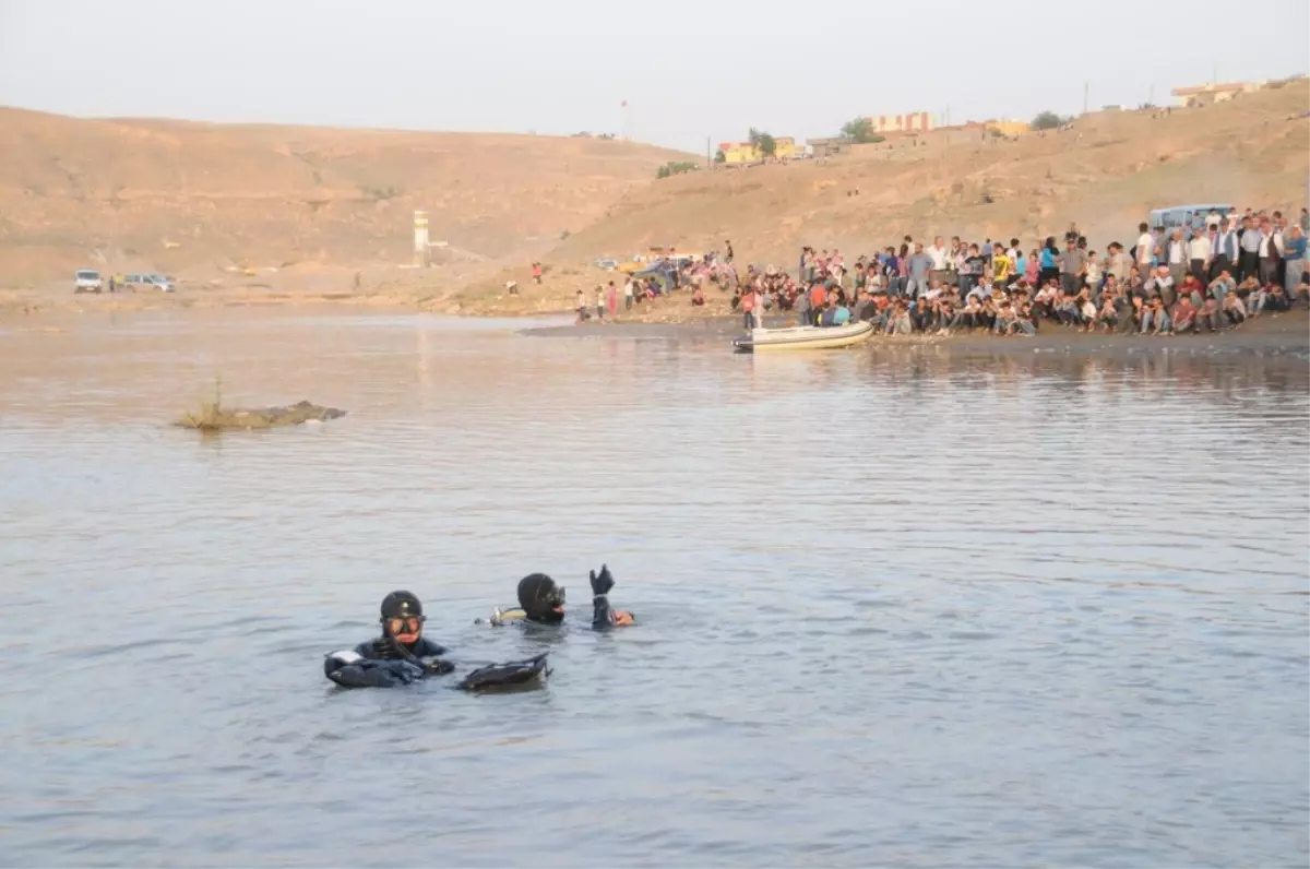 Dicle Nehri\'nde Kaybolan Genci Arama Çalışmaları