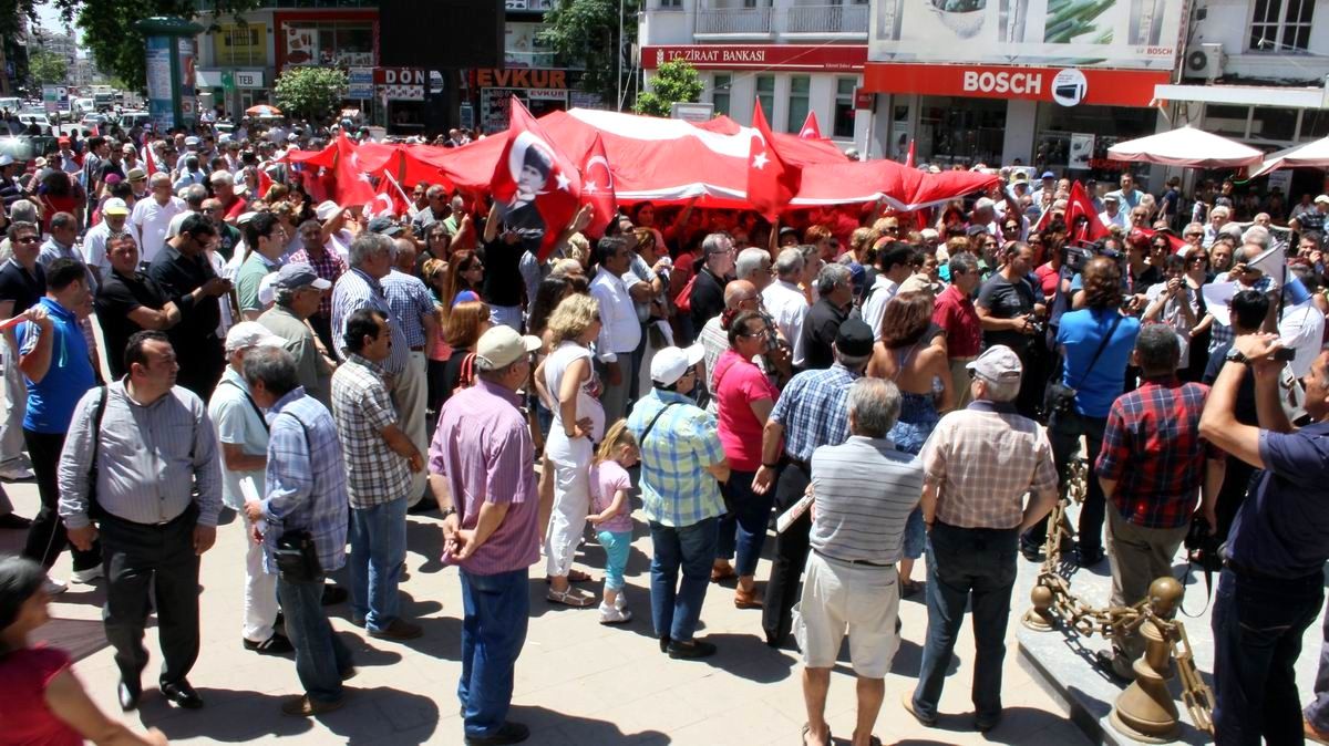 CHP Edremit Teşkilatı Yine Meydanlara Döküldü