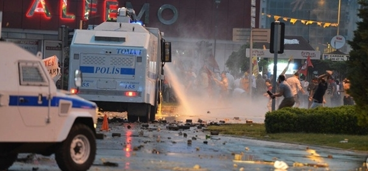 İzmir\'de Olaylar Devam Ediyor