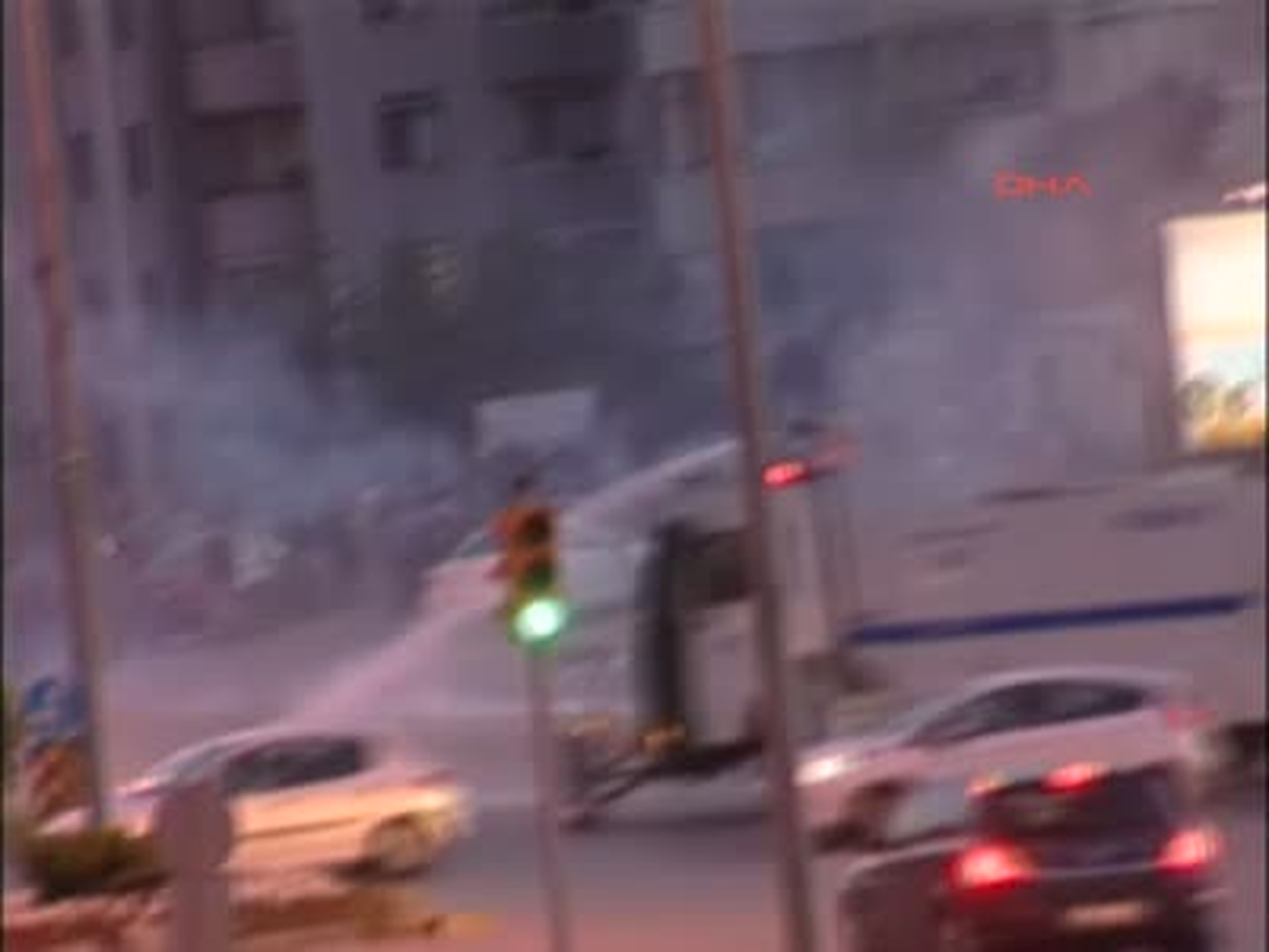 Kızılay\'a Çıkmak İsteyen ODTÜ\'lülere Polis Müdahalesi Ek