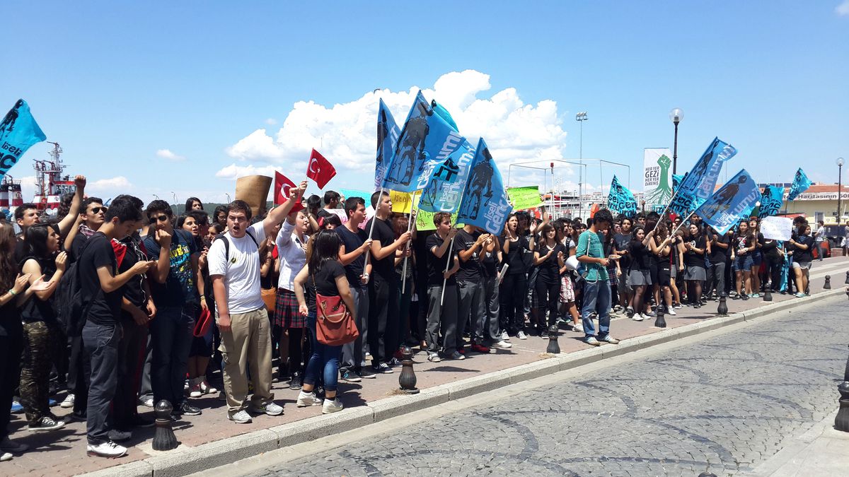 Lise Öğrencilerinden Destek Protestosu