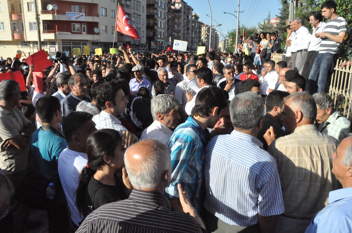 Paşaköşkü\'nde Baz İstasyonuna Tepkiler Sürüyor