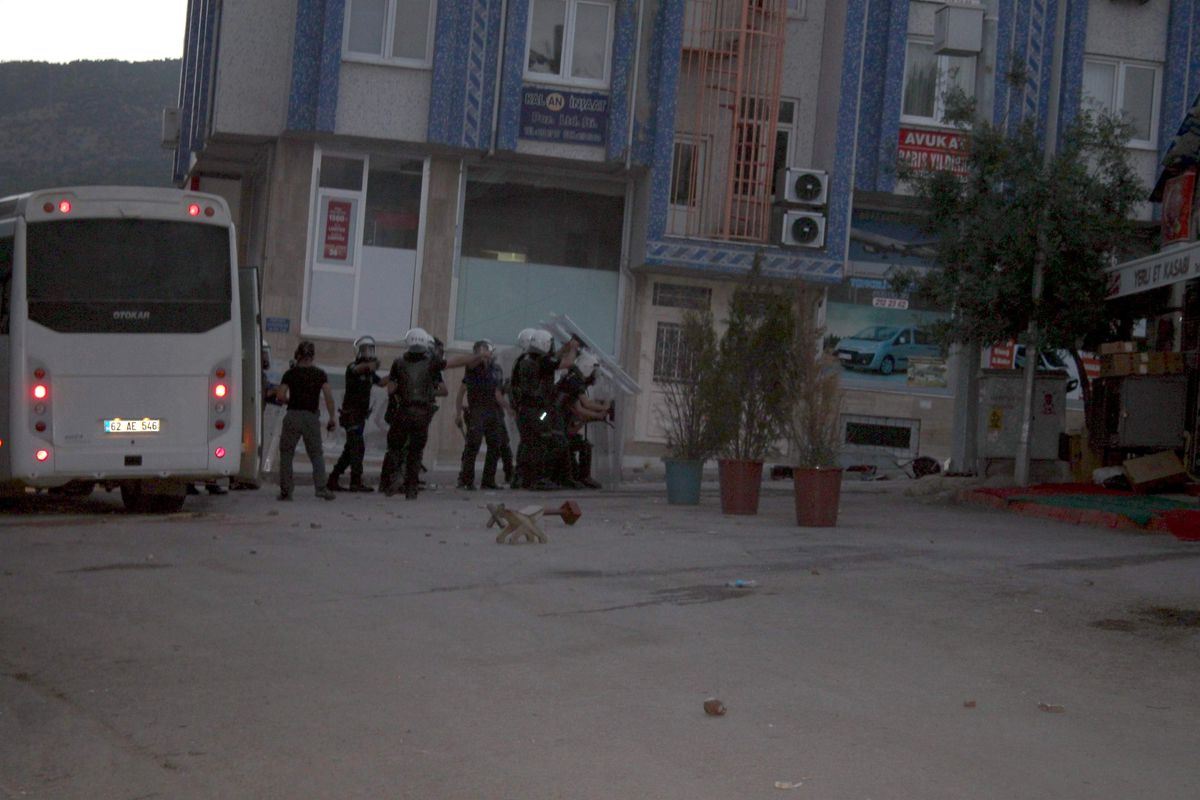 Tunceli\'de Taksim\'e Destek Eyleminde Polisten Müdahale