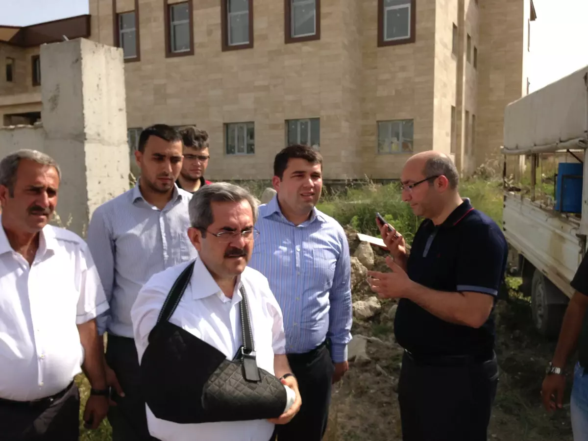 Ünüvar Ceyhan\'da Hastane ve Kültür Merkezi İnşaatlarını İnceledi