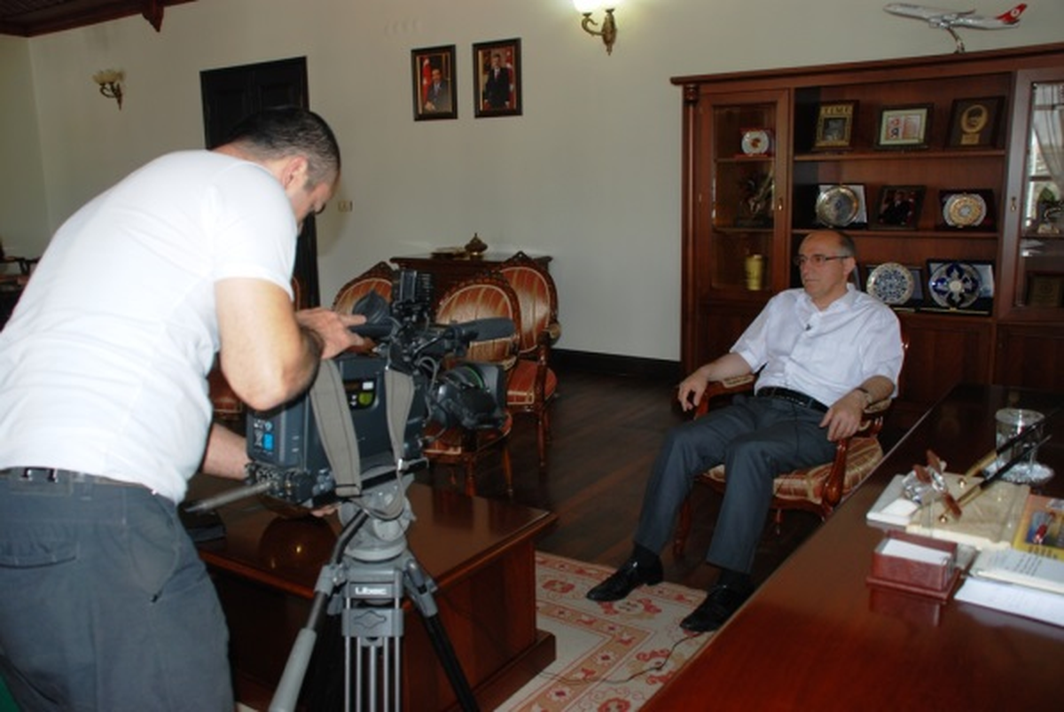 Vali Özçimen AZ TV\'e Röportaj Verdi