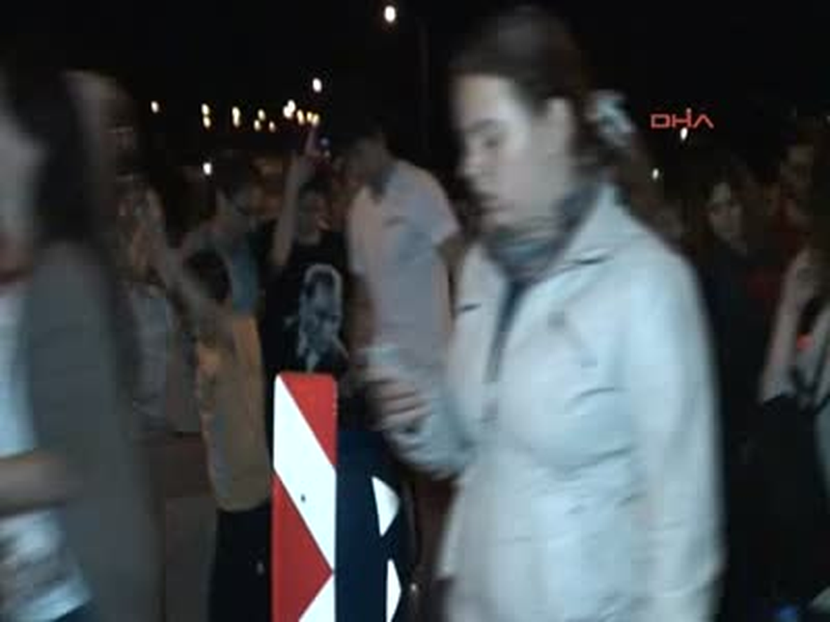 Yürüyüşler Devam Ediyor