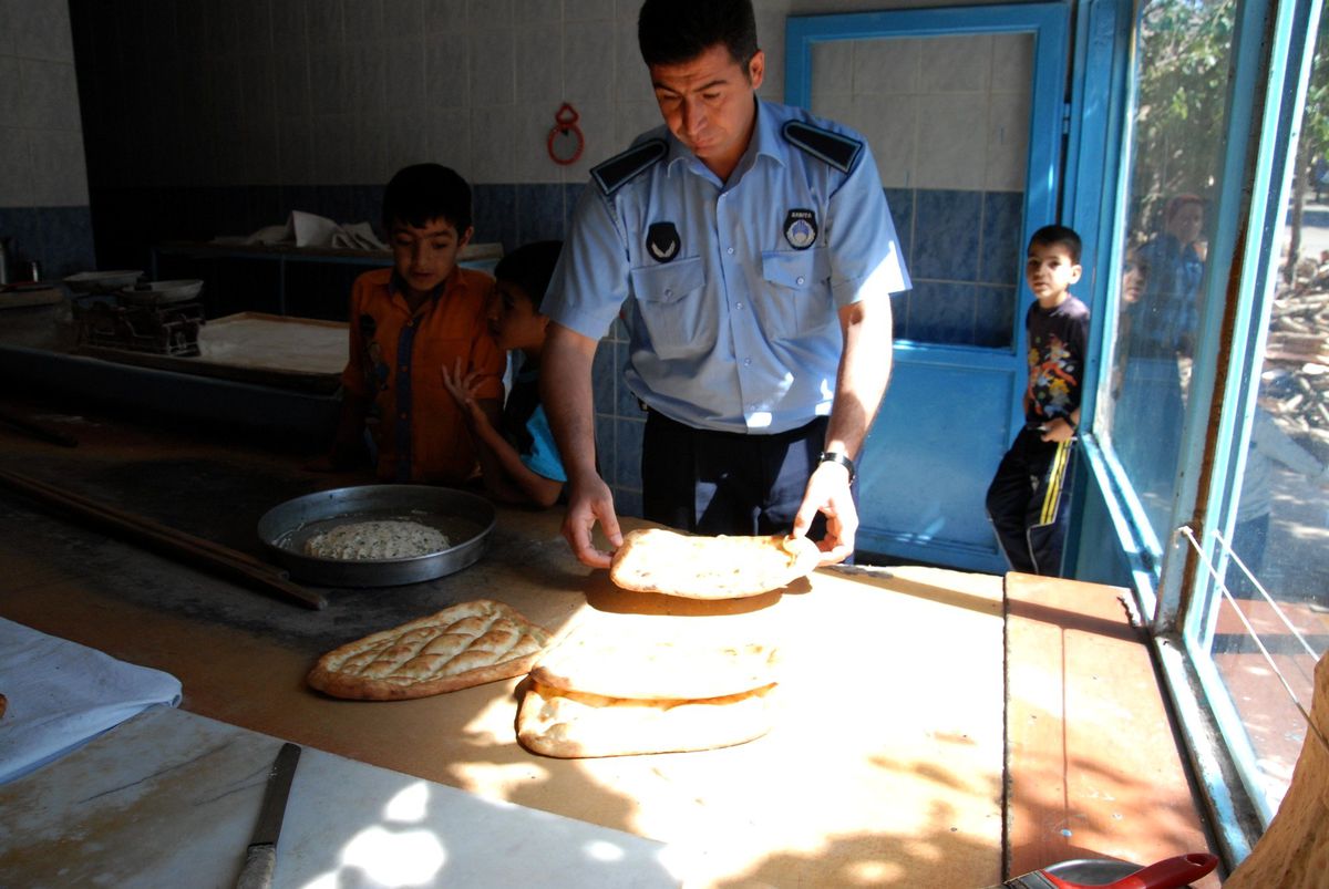 Zabıta Ekipleri İlçedeki Ekmek Fırınları Denetledi