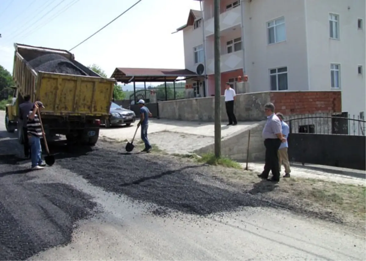 Akçakoca\'da Köy Yolları Yama ve Asfalt Çalışmaları